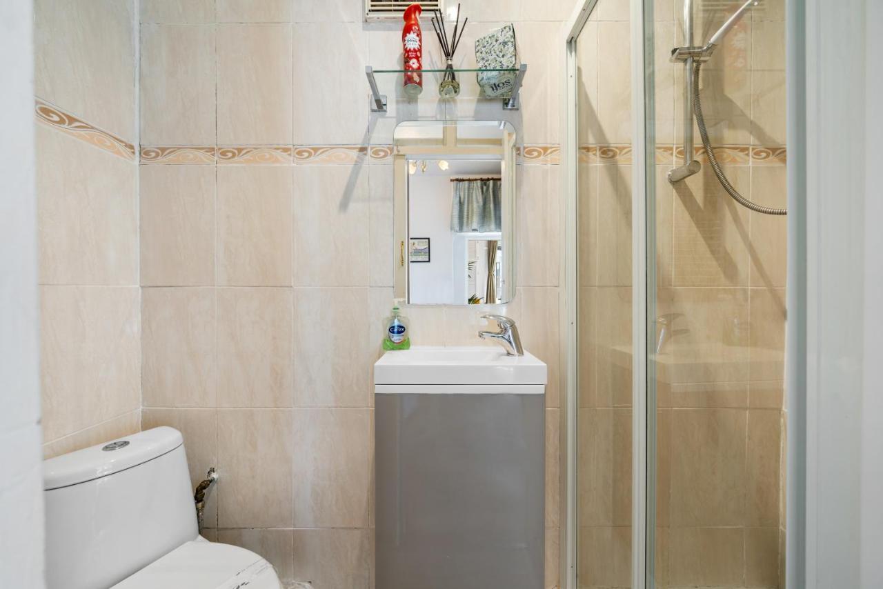 Lovely Garden Apartment In Wimbledon Town Centre With Private Parking By Wimbledon Holiday Lets London Bagian luar foto