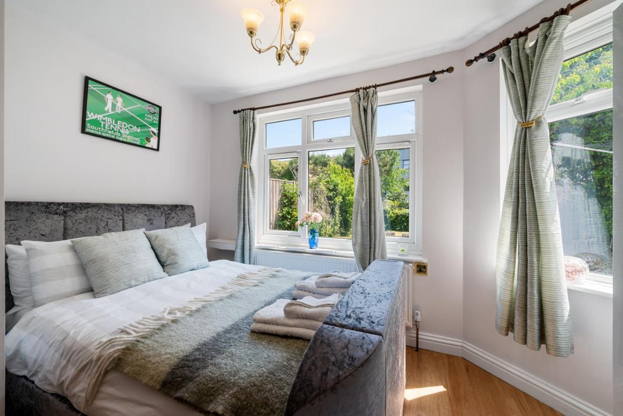 Lovely Garden Apartment In Wimbledon Town Centre With Private Parking By Wimbledon Holiday Lets London Bagian luar foto