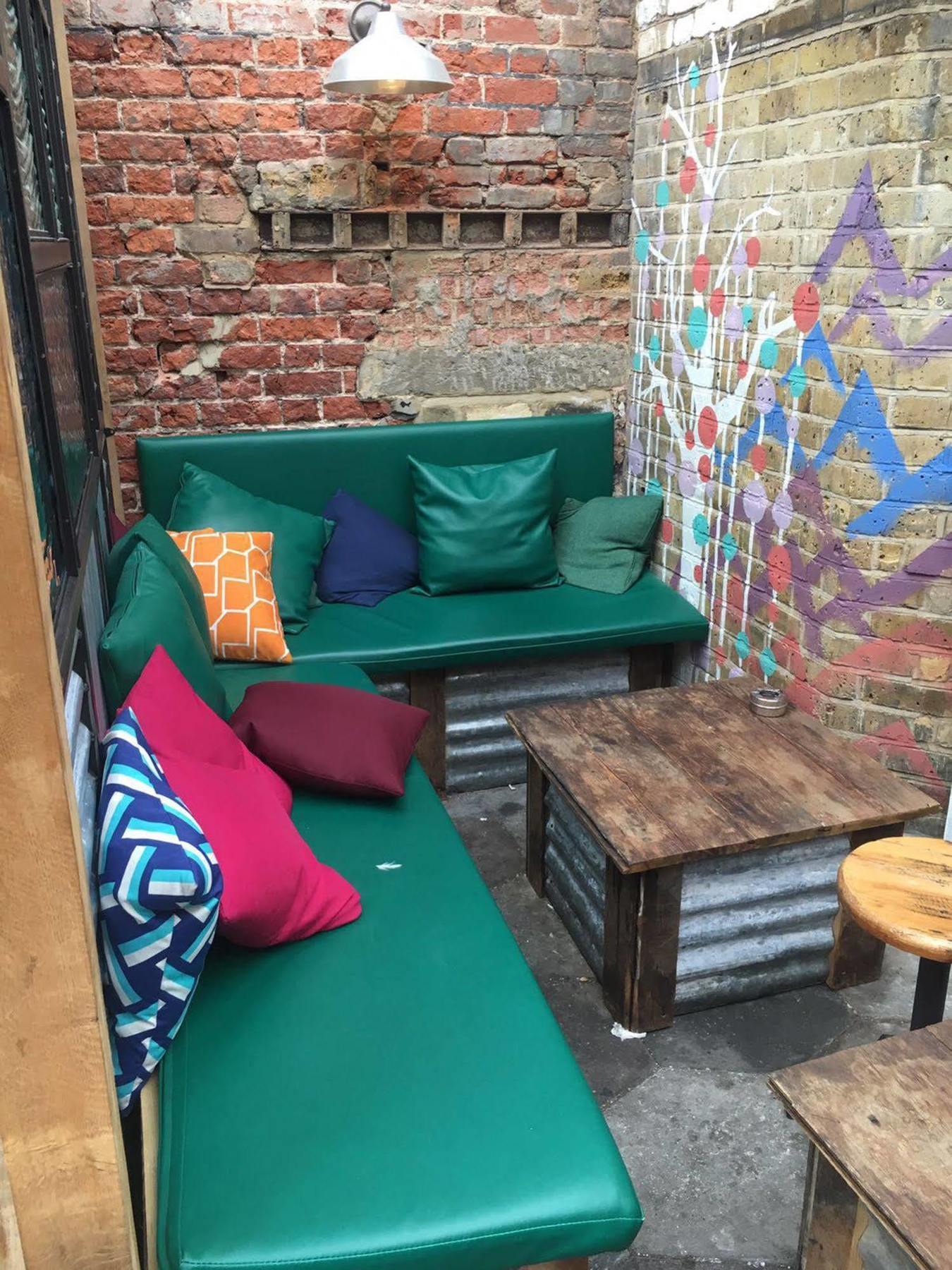 Lovely Garden Apartment In Wimbledon Town Centre With Private Parking By Wimbledon Holiday Lets London Bagian luar foto