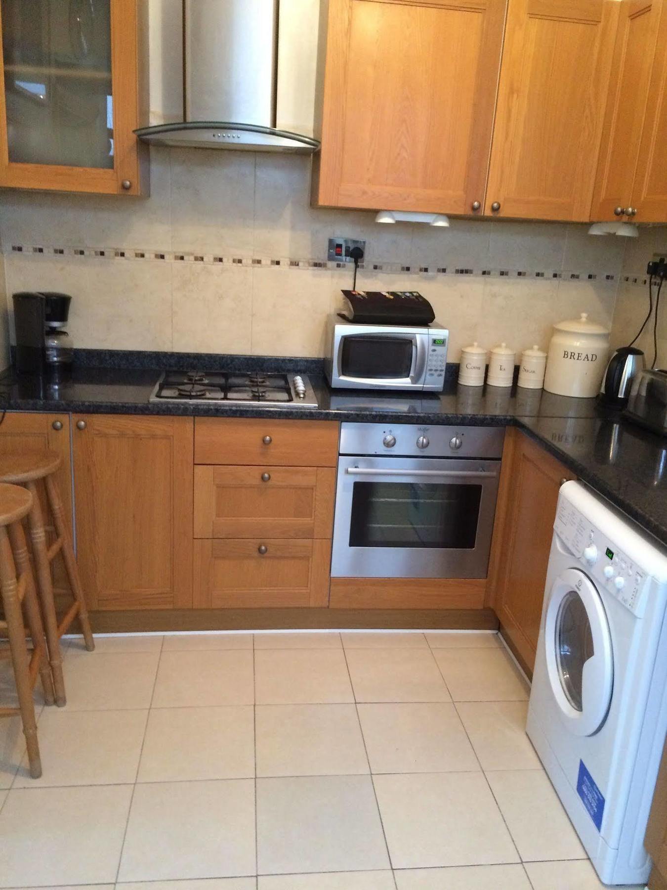 Lovely Garden Apartment In Wimbledon Town Centre With Private Parking By Wimbledon Holiday Lets London Bagian luar foto