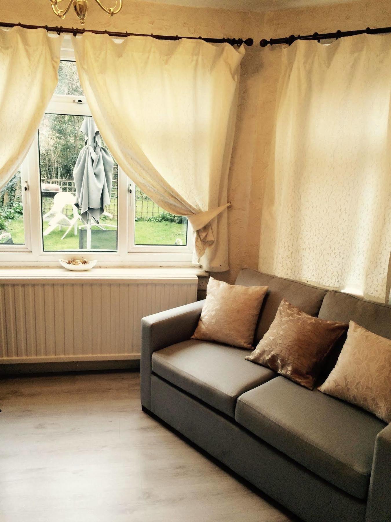 Lovely Garden Apartment In Wimbledon Town Centre With Private Parking By Wimbledon Holiday Lets London Bagian luar foto
